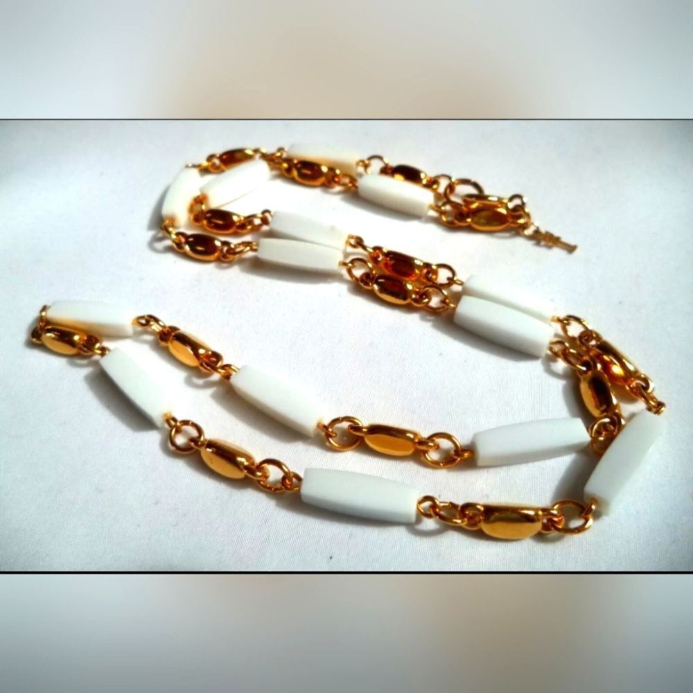 CROWN TRIFARI GOLD TONE 24" NECKLACE EUC VTG